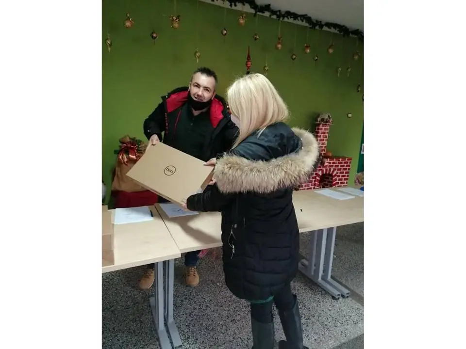 Лаптопи за наставниците и стручните соработници