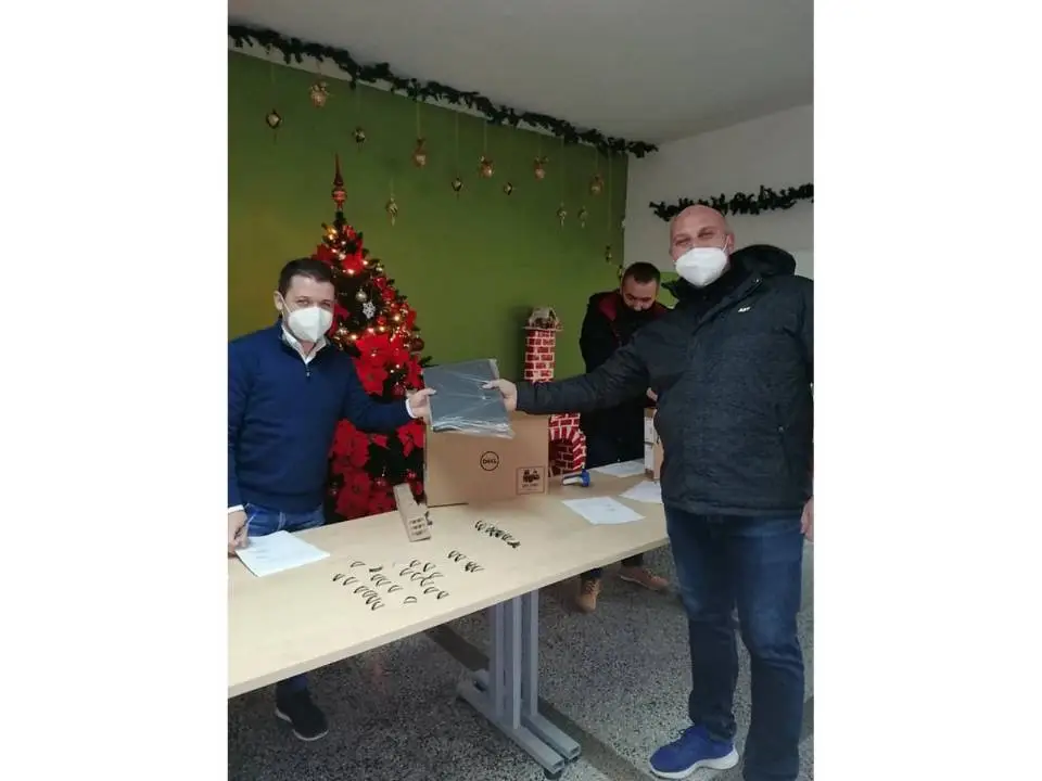 Лаптопи за наставниците и стручните соработници
