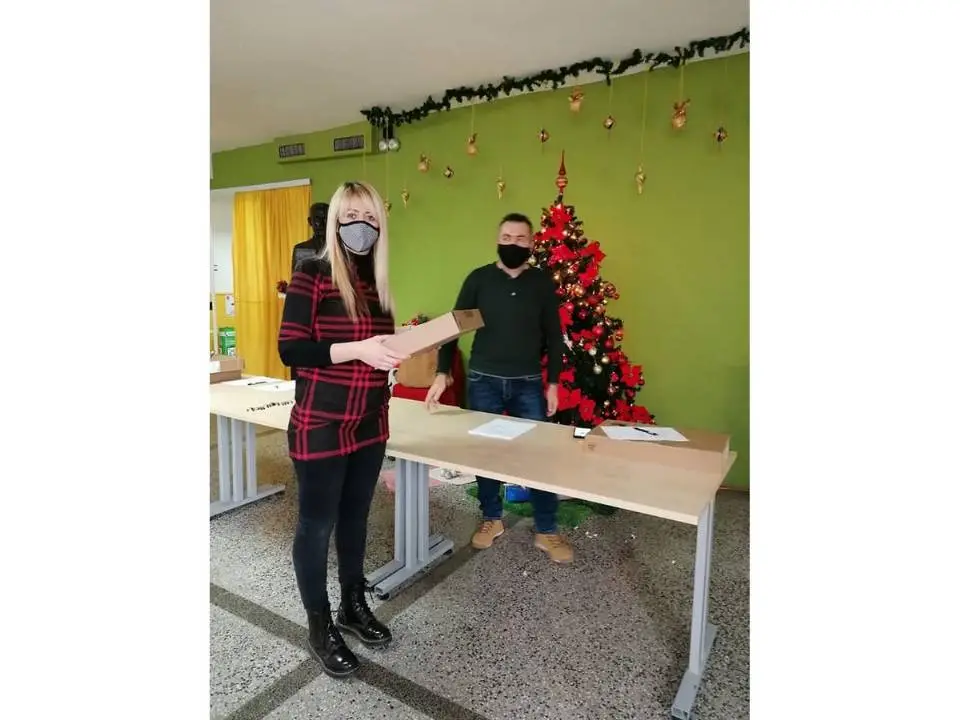 Лаптопи за наставниците и стручните соработници