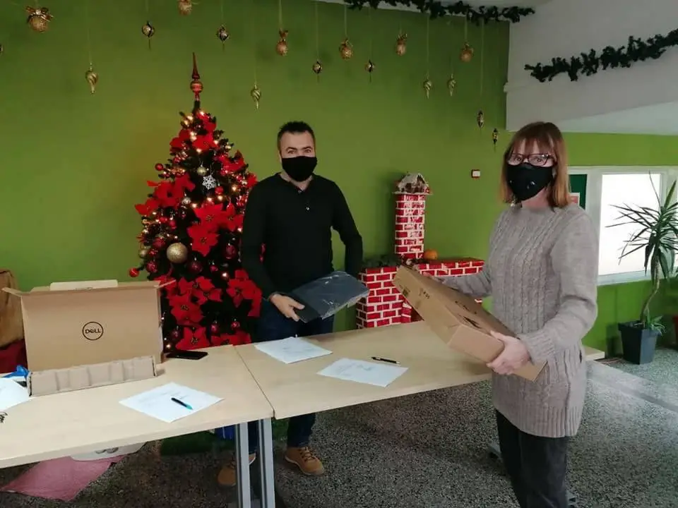 Лаптопи за наставниците и стручните соработници