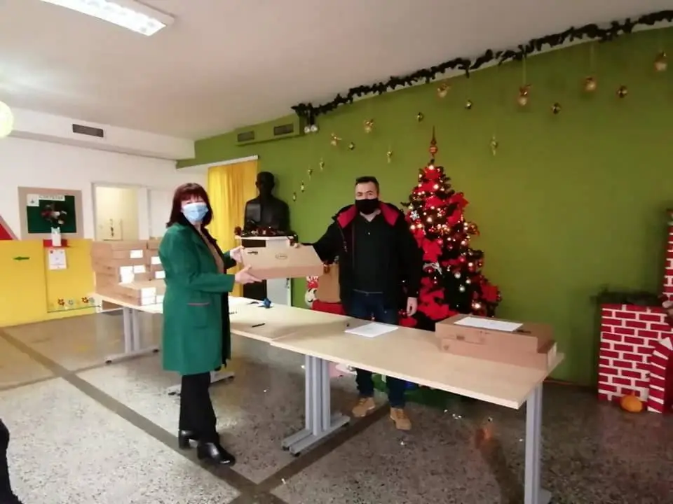 Лаптопи за наставниците и стручните соработници