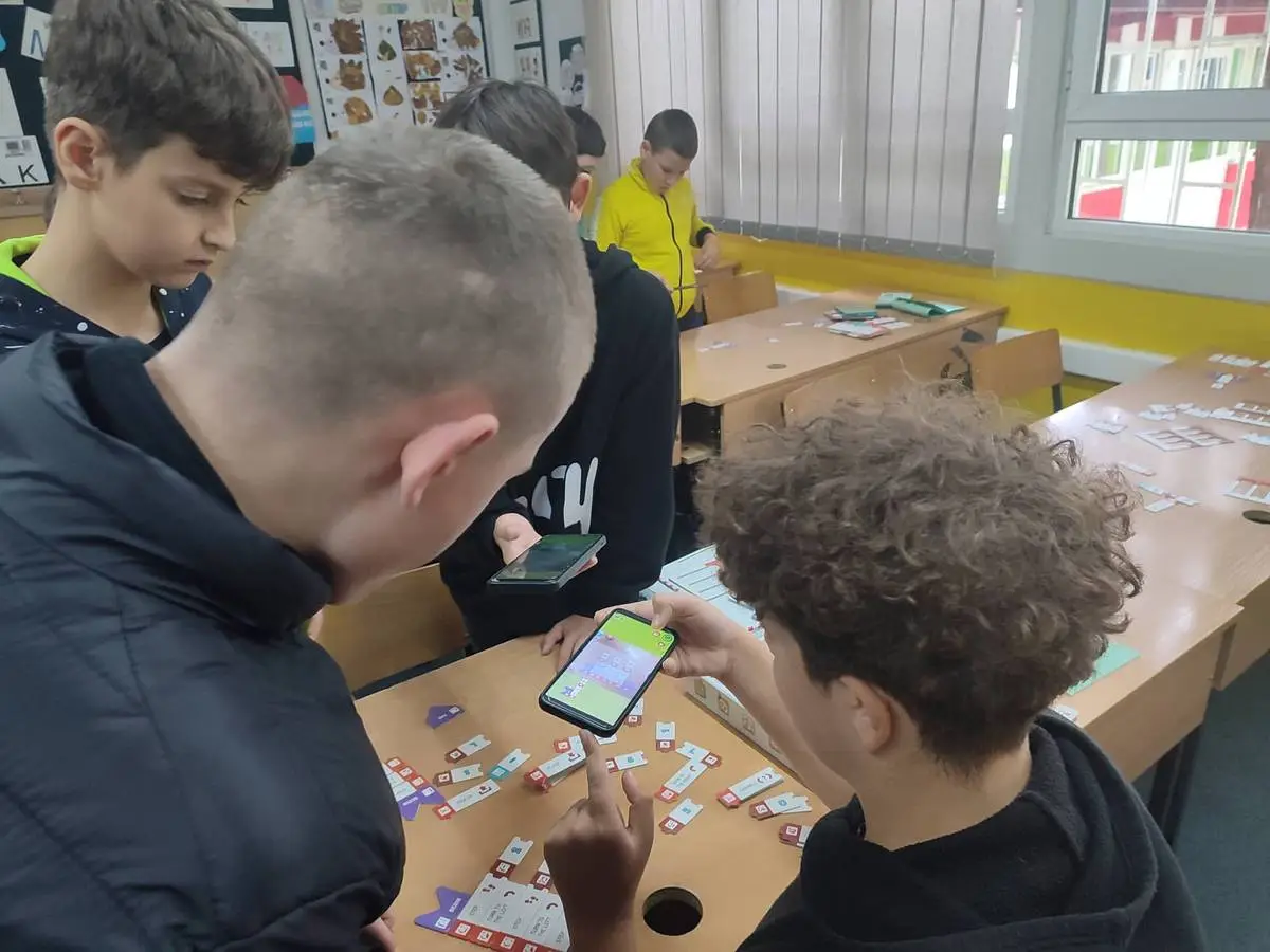 Учење кодирање преку игра